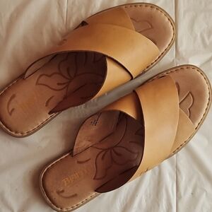 Born Yellow Slides, Size 11M
